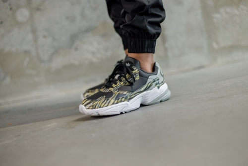 adidas Women`s FALCON Core Black / Metal Grey / Cloud White FV3080 Size UK 6 (SA 6)