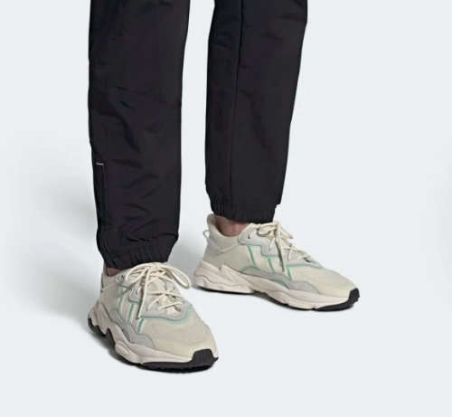 adidas Men's OZWEEGO Chalk White/ Blush Green/ Core Black FV9663 Size UK 10 (SA 10)