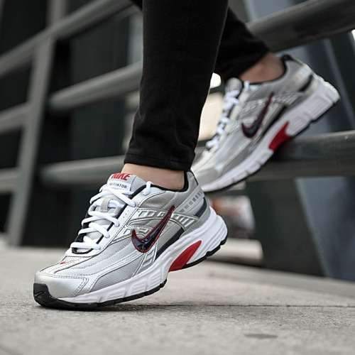 Nike Men`s INITIATOR Metallic Silver/ Black-White 394055 001 Size UK 9 (SA 9)
