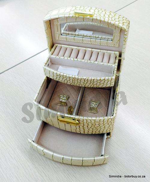 Perfect Wedding Gift Cream Colour, Faux Croc Leather Quality lockable Jewellery and Cosmetic Box