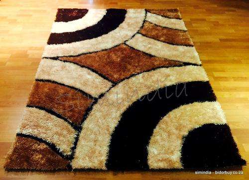 Brand New Shaggy Rug Measures 2.3m x 1,5m