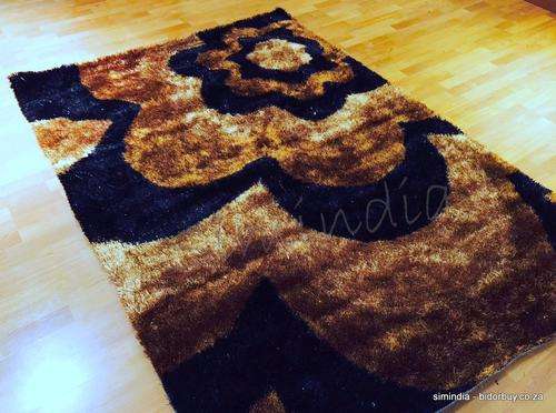 Brand New Shaggy Rug Measures 2.3m x 1,5m