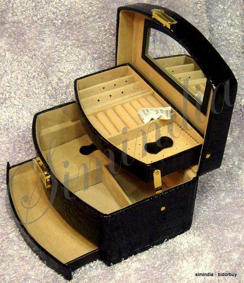 New Christmas Gift Metallic black Color,faux croc leather,quailty lockable jewelry and cosmetic box