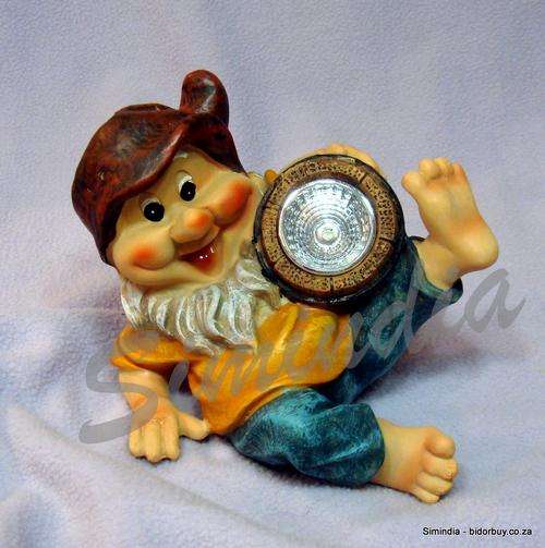 Best Xmas Gift Eco- Friendly Solar Powered Polyresin Gnome Light, Dwarf leaning on ground