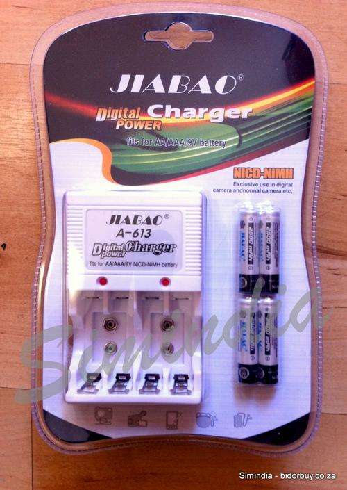Digital Power Charger works with AAA/AA/9V battery (4-AAA batteries included)