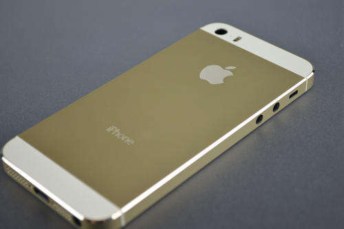 *** BRAND NEW iPHONE 5S 16GB GOLD***