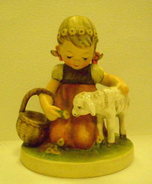 HUMMEL GOEBELS FIGURINE NO. 361 "FAVOURITE PET"