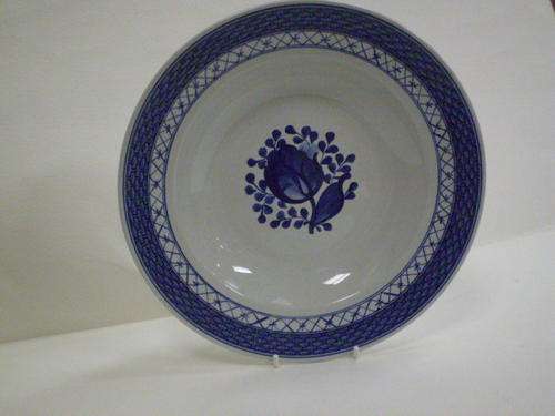 CEREAL BOWL IN ROYAL COPENHAGEN - LOVELY DANISH POTTERY !!
