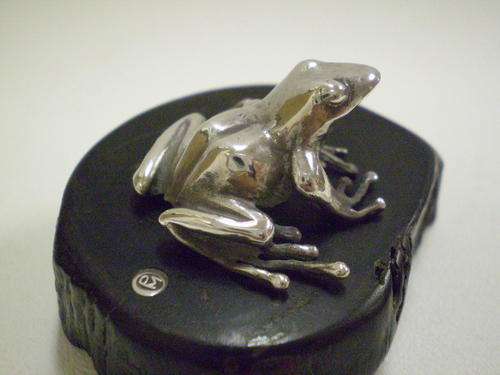 SCULPTURE IN SILVER BY PATRICK MAVROS - FROG