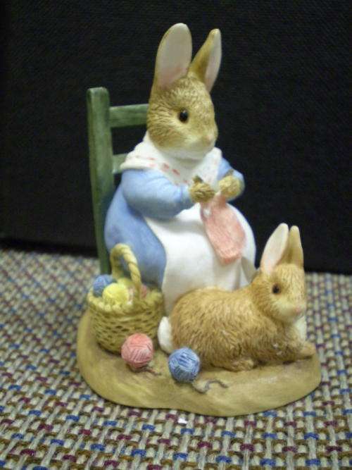 BEATRIX POTTER - MRS RABBIT WITH FLOPSY BUNNY