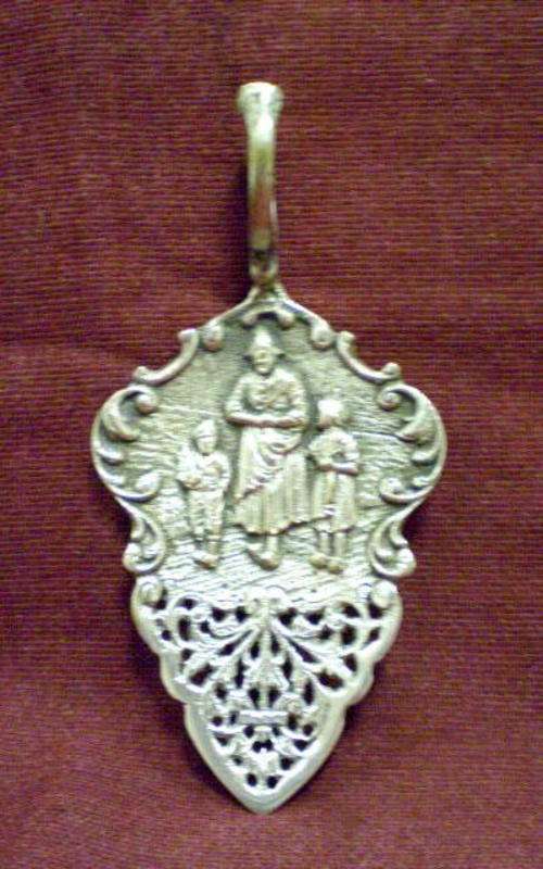 HIGHLY ORNATE CAKE LIFTER - MAYBE PEWTER?