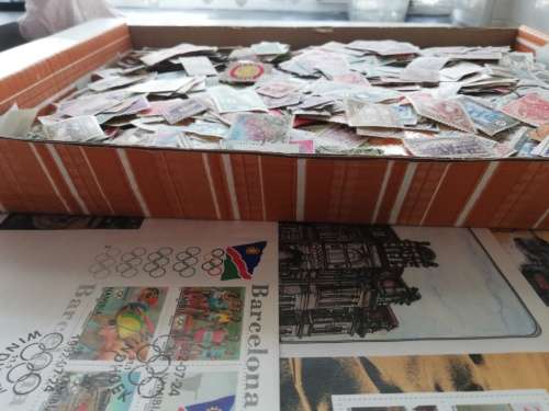 Lots of stamps (Lot1436)