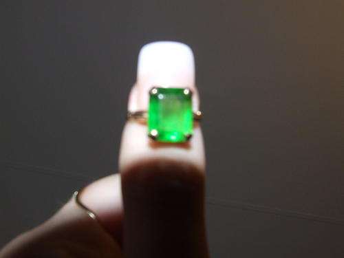 BEAUTIFUL 9CT GOLD GREEN BIRTHSTONE RING