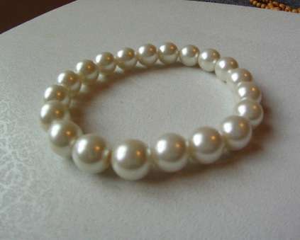 Pretty faux pearl bracelet