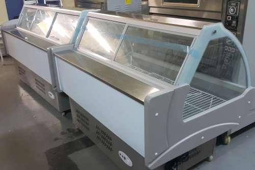 1.5M MEAT DISPLAY FRIDGE FOR SALE / COMMERCIAL REFRIGERATED DISPLAY CASE / CURVED GLASS FRONT FRIDGE