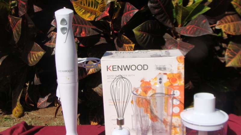 KENWOOD HAND BLENDER WITH ATTACHMENTS  200 WATS
