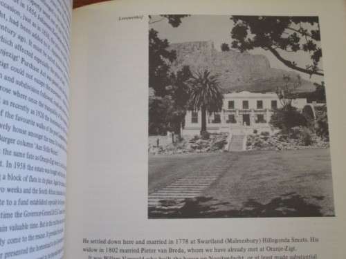 C Pama. VINTAGE CAPE TOWN. Historic houses and families in and around the old Cape