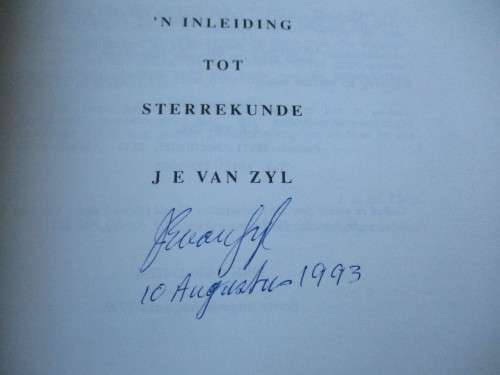 GETEKEN. ONTSLUIER DIE HEELAL  `n Inleiding tot Sterrekunde JE VAN ZYL