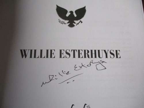 GETEKEN. WILLIE ESTERHUYSE  OORLOG EN VREDE  Die morele verbeelding van die mens