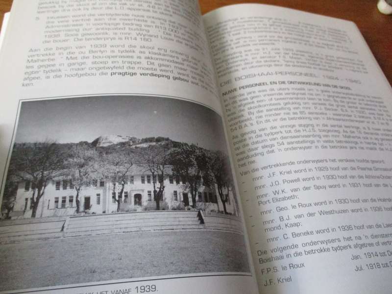 IN DIE PAARL GROEI `N BOOM  Tom Engela  Hoër Jongenskool Paarl 1868-1989