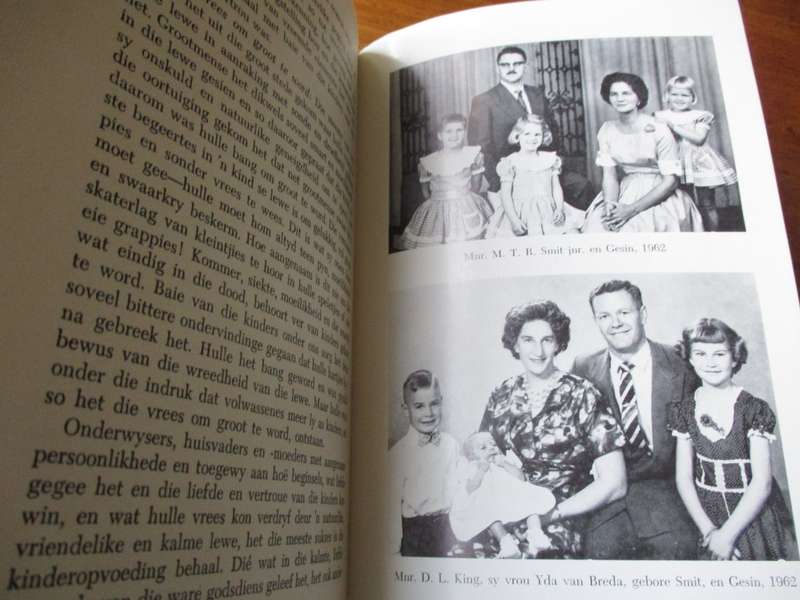 Die Romantiese verhaal van die dorpie Ugie Ds.M.T. Smit