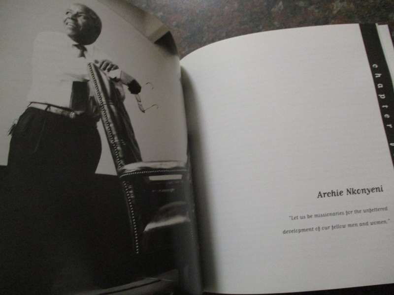 SIGNED. Heroes of the struggle Ian Hetherington  Photography by Guy Stubbs