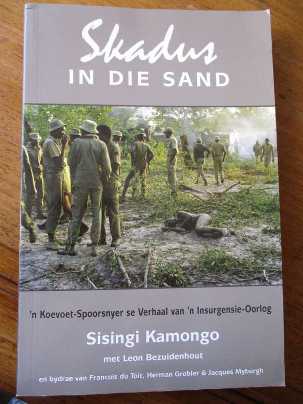 Skadus in die sand Sisingi Kamongo met Leon Bezuidenhout