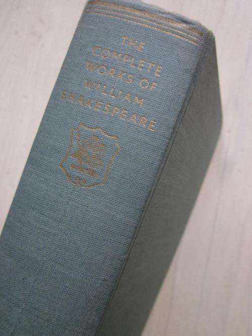 THE COMPLETE WORKS OF WILLIAM SHAKESPEARE