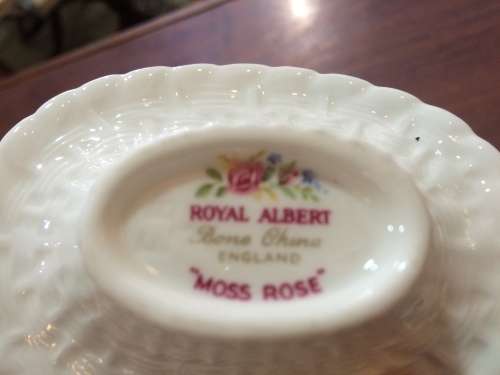 ROYAL ALBERT 'MOSS ROSE' BASKET AND BOWL