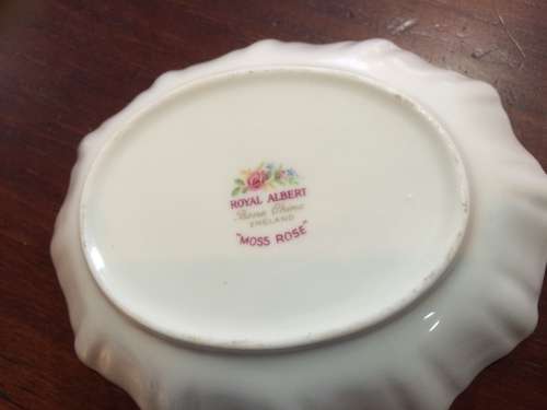 ROYAL ALBERT 'MOSS ROSE' BASKET AND BOWL