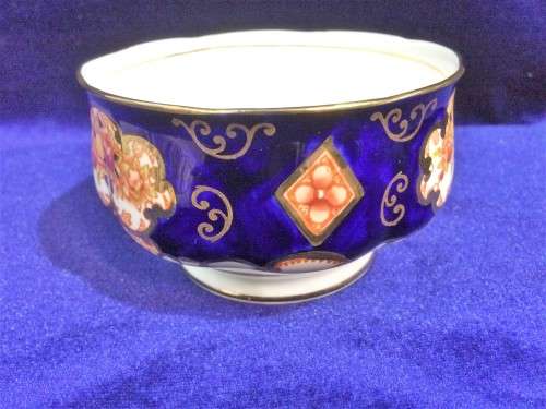 ROYAL ALBERT 'HEIRLOOM' SUGAR BOWL