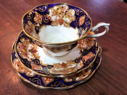 ROYAL ALBERT 'HEIRLOOM' TRIO