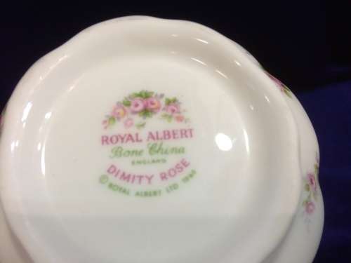 ROYAL ALBERT 'DIMITY ROSE' SUGAR BOWL