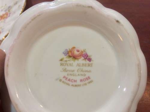 ROYAL ALBERT 'PEACH ROSE' SUGAR BOWL