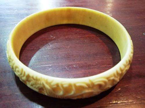 ANTIQUE CARVED IVORY BANGLE (free SA postage)