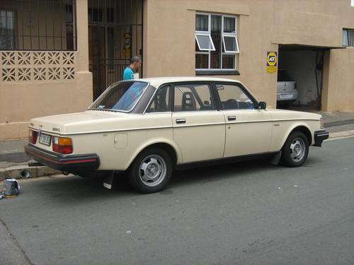 VOLVO 1982 DL244 MANUAL WITH O/D VERY NEAT.......BUILT FOR LIFE..a classic for the man who knows....