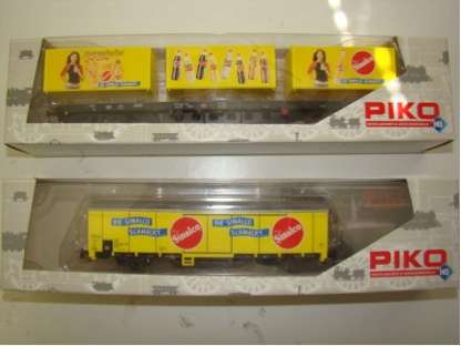 Piko HO scale freight car (closed) and container wagon with 3 containers