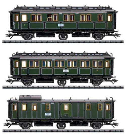 3 Trix HO passenger cars - 23016, 23017 and 23018