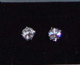 BEAUTIFUL ROUND SHAPED STUD 6MM EARRINGS (VALUE R115) - NEW