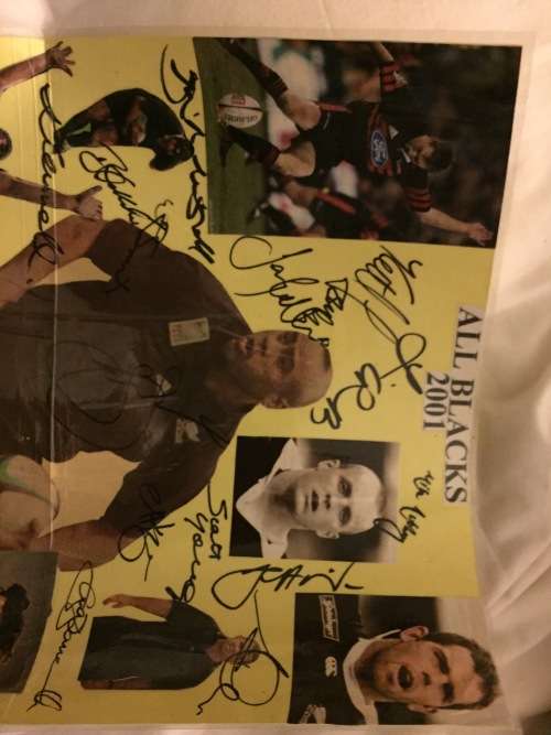 24 Autographs of 2001 All Black Rugby Team incl. Jonah Lomu, Tana Umaga, Justin Marshall, etc