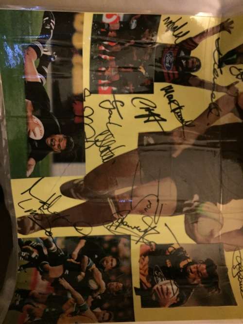 24 Autographs of 2001 All Black Rugby Team incl. Jonah Lomu, Tana Umaga, Justin Marshall, etc