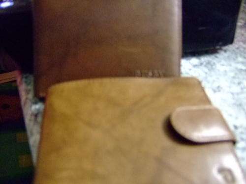 1 BUSBY     1RJ   GENUIN LEATHER WALLETS