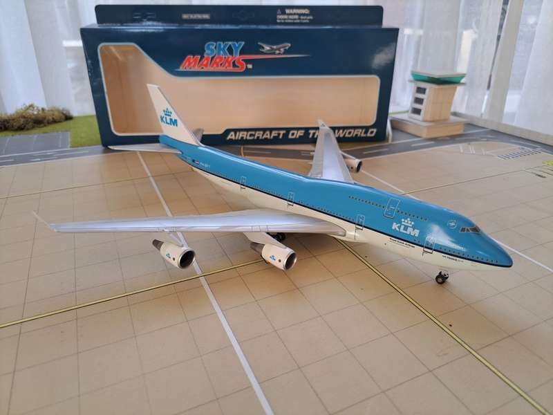 KLM 1/200 747-400 Plastic Model | Skymarks
