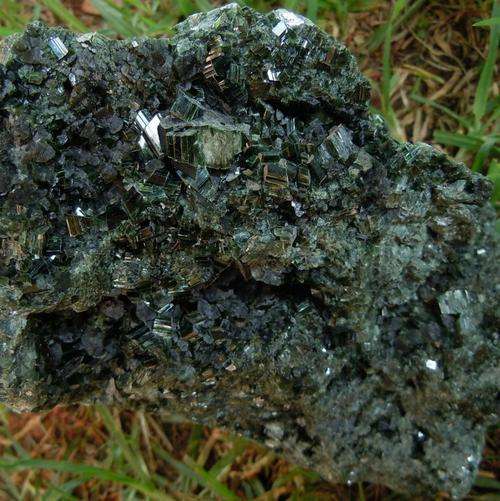 Nyimba diopside crystals on matrix-zambia-1563g