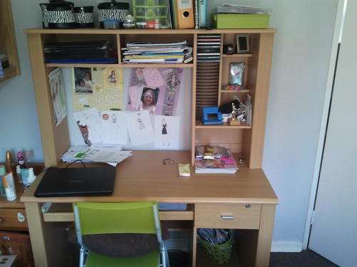 COMPUTER/STUDY DESK