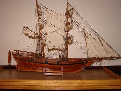 2 x MODEL REPLICA SHIPS - 6 GUN BRIG & HMS BOUNTY 1787