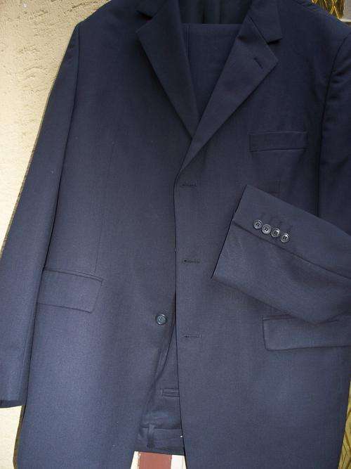 Dark blue/Navy suit -Very Good Condition!- (worn by a top lawyer!)