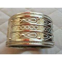 BRACELET IN COLOUR SILVER WITH STUNNING DETAILS