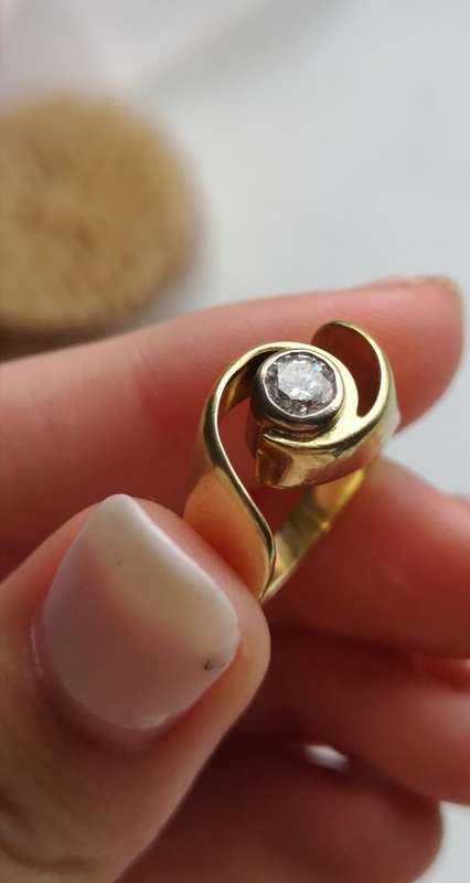 Diamond gold wedding rings