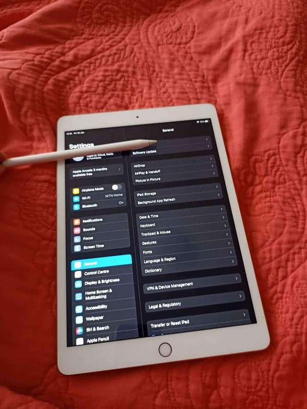 Ipad 8, 32gb WiFi with apple pen
